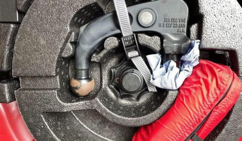 
								Volkswagen T-Roc 1.5 TSI Sport with Navigation and DAB+ full									