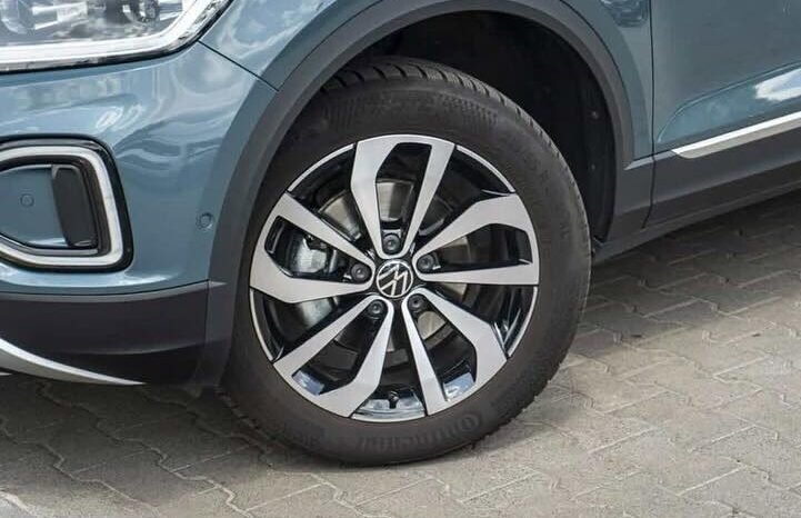 
								Volkswagen T-Roc full									