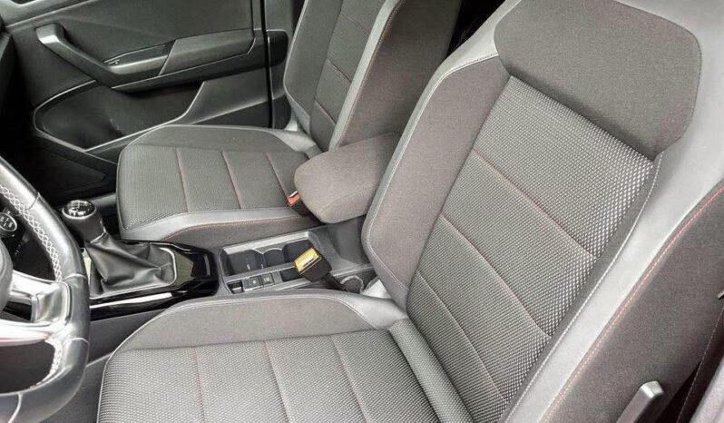 
								Volkswagen T-Roc 1.5 TSI Sport with Navigation and DAB+ full									