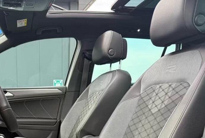 
								Volkswagen Tiguan R-Line 4Motion full									