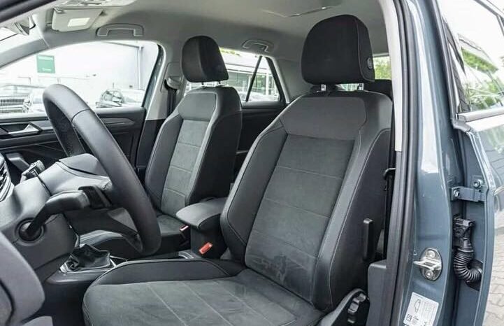 
								Volkswagen T-Roc full									