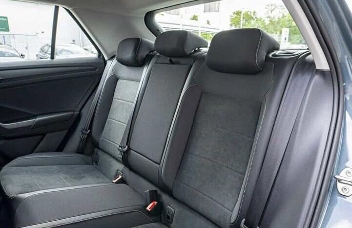 
								Volkswagen T-Roc full									