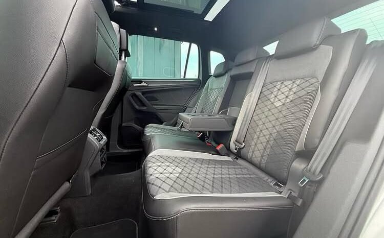 
								Volkswagen Tiguan R-Line 4Motion full									