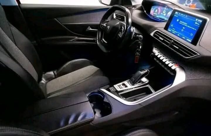 
								Peugeot 3008 1.5 HDi full									