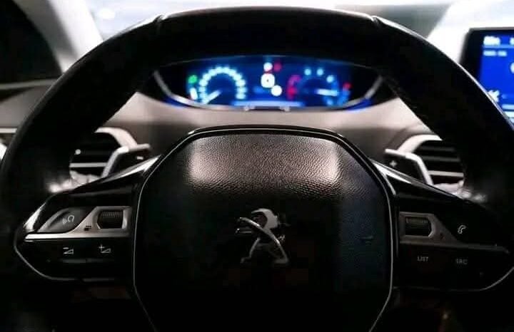 
								Peugeot 3008 1.5 HDi full									