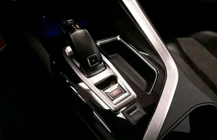 
								Peugeot 3008 1.5 HDi full									