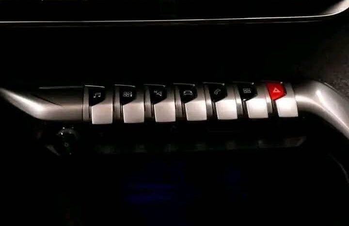 
								Peugeot 3008 1.5 HDi full									