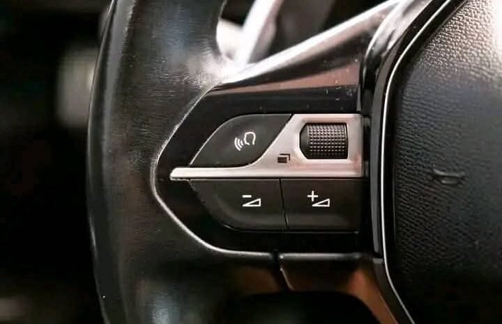 
								Peugeot 3008 1.5 HDi full									