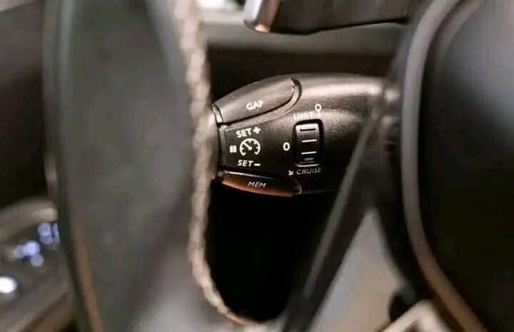 
								Peugeot 3008 1.5 HDi full									