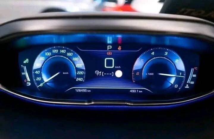 
								Peugeot 3008 1.5 HDi full									