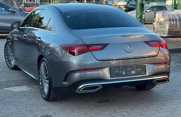 
								Mercedes-Benz CLA 200 full									