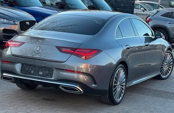 
								Mercedes-Benz CLA 200 full									