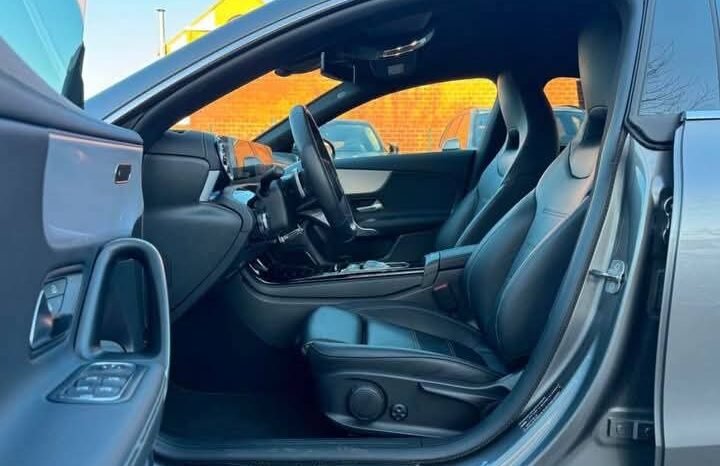 
								Mercedes-Benz CLA 200 full									