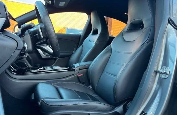 
								Mercedes-Benz CLA 200 full									