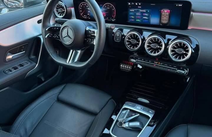 
								Mercedes-Benz CLA 200 full									