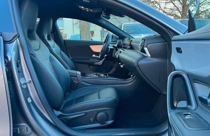 
								Mercedes-Benz CLA 200 full									