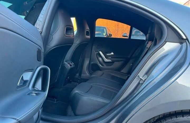 
								Mercedes-Benz CLA 200 full									