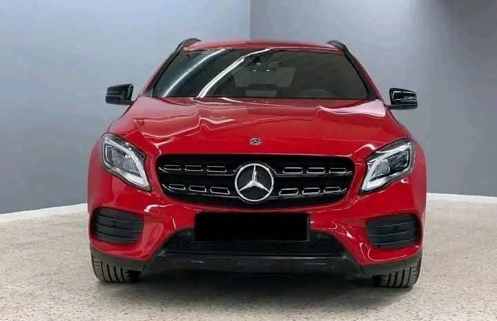 
								Mercedes-Benz GLA 180 full									