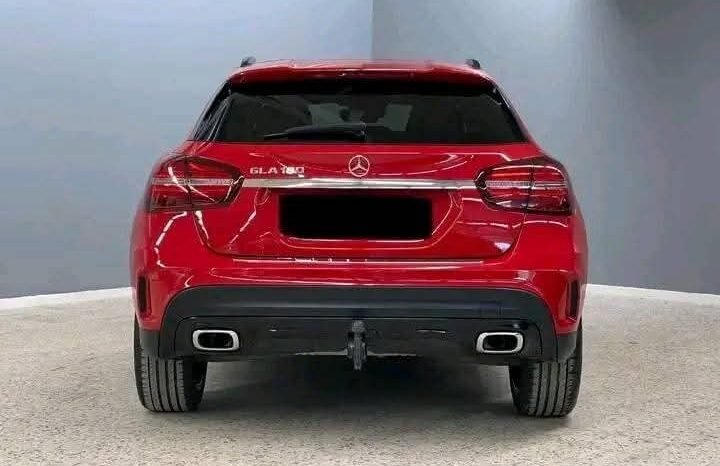 
								Mercedes-Benz GLA 180 full									