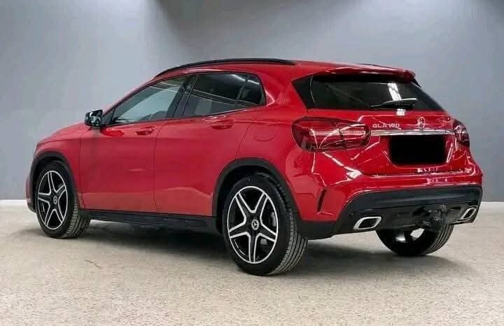 
								Mercedes-Benz GLA 180 full									