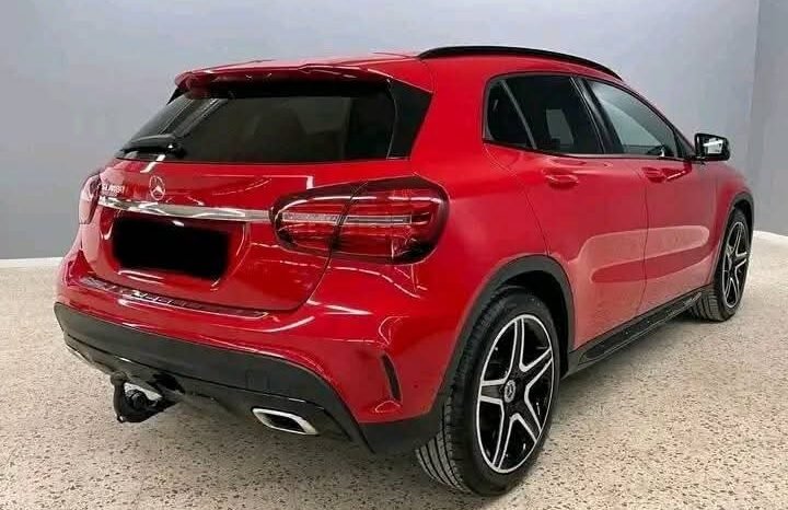 
								Mercedes-Benz GLA 180 full									