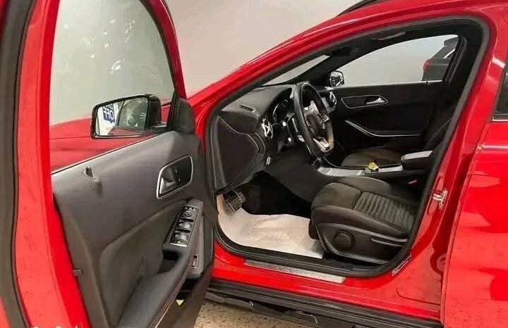 
								Mercedes-Benz GLA 180 full									