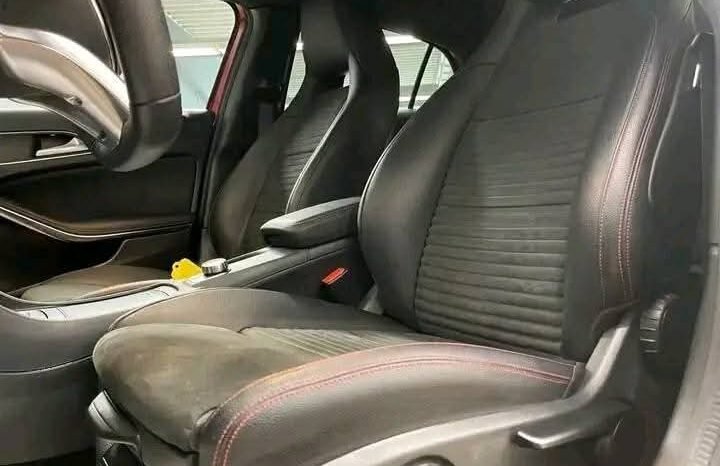 
								Mercedes-Benz GLA 180 full									