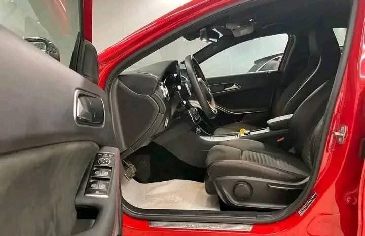 
								Mercedes-Benz GLA 180 full									