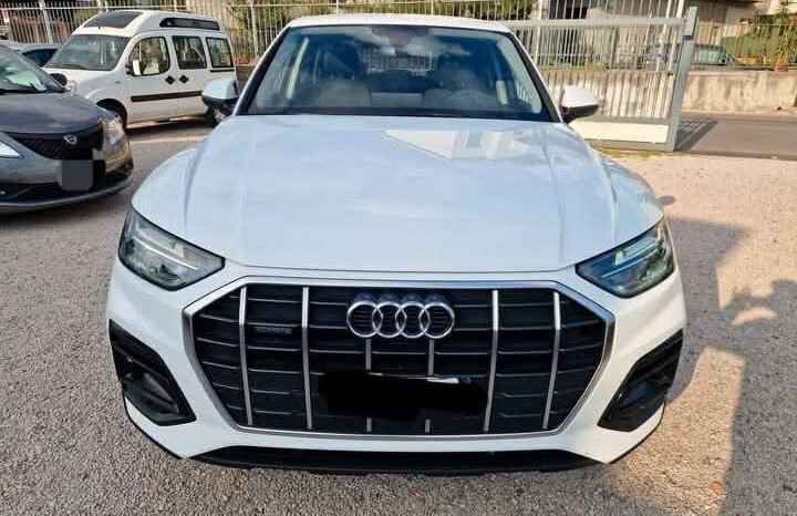 
								Audi Q5 SPB 40 TDI full									