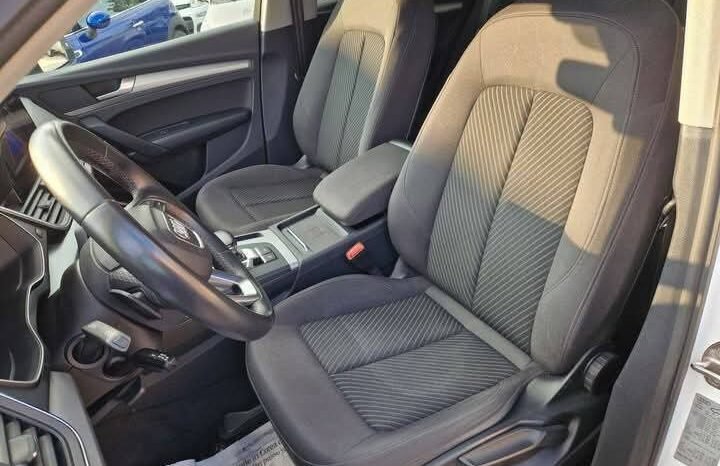 
								Audi Q5 SPB 40 TDI full									