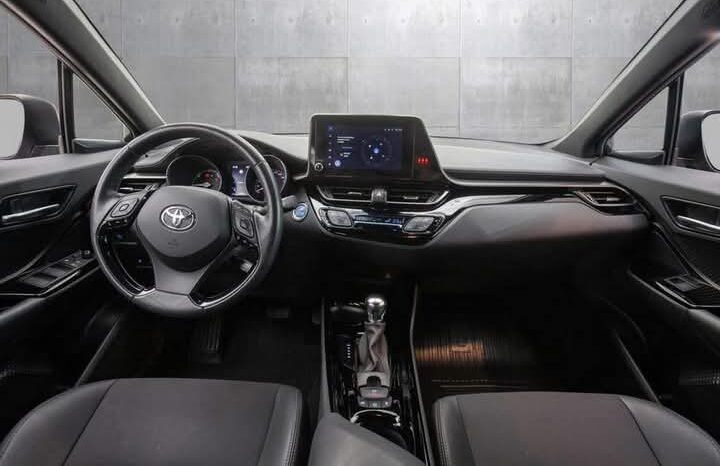 
								Toyota C-HR 1.8 Hybrid Lounge Tech full									
