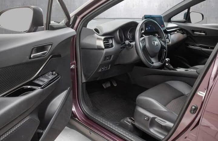 
								Toyota C-HR 1.8 Hybrid Lounge Tech full									