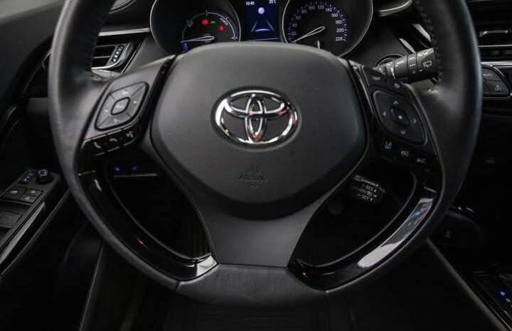 
								Toyota C-HR 1.8 Hybrid Lounge Tech full									