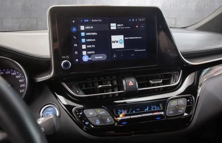 
								Toyota C-HR 1.8 Hybrid Lounge Tech full									