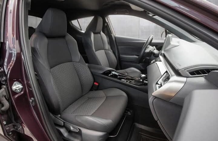 
								Toyota C-HR 1.8 Hybrid Lounge Tech full									