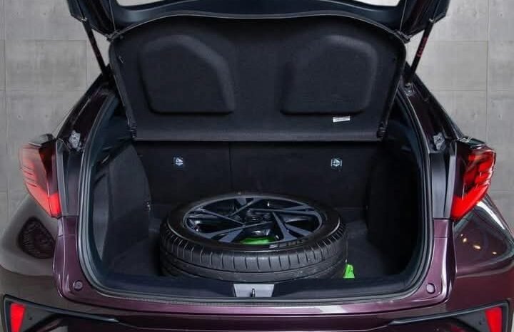 
								Toyota C-HR 1.8 Hybrid Lounge Tech full									